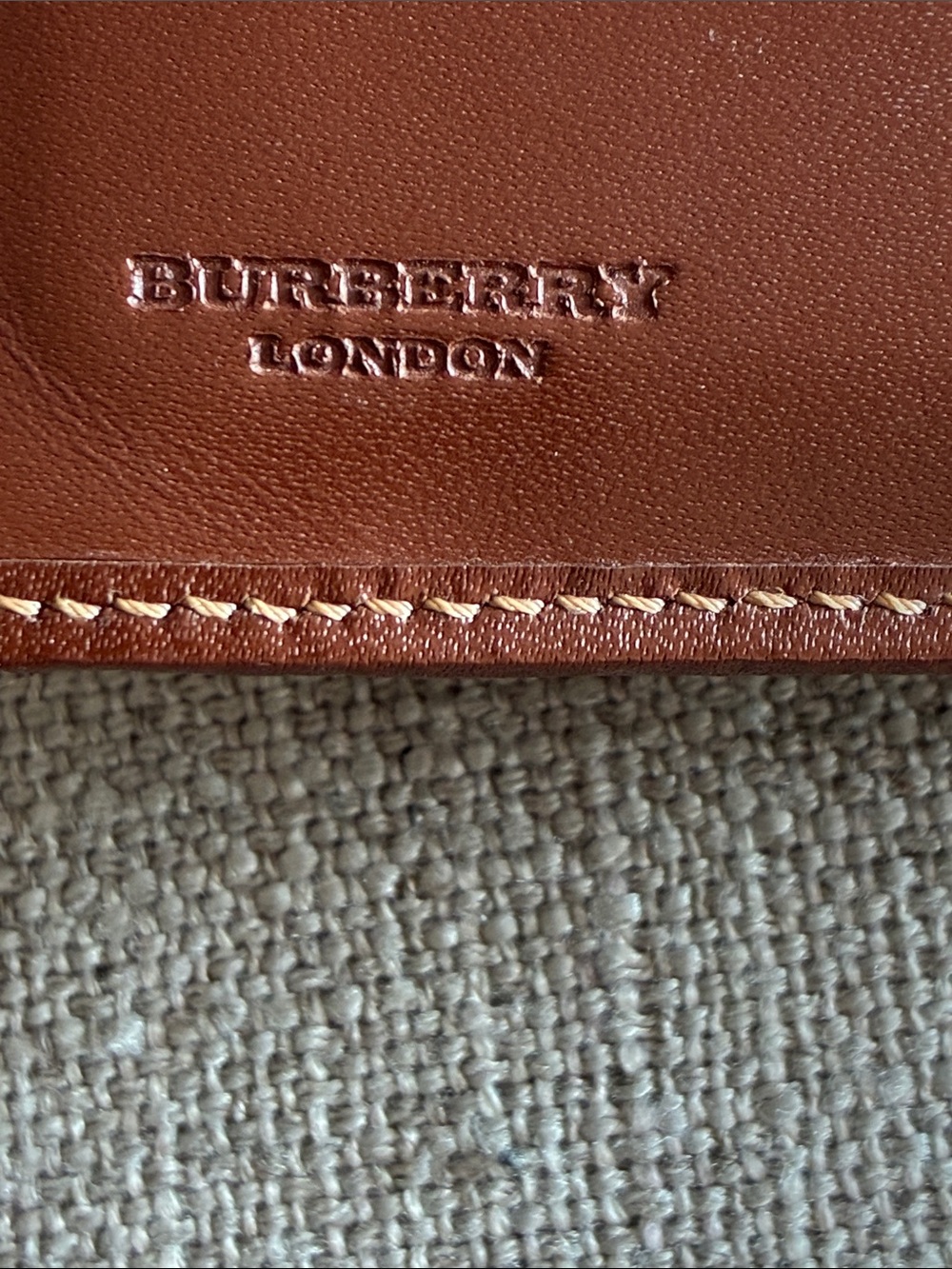 Authentic Burberry Haymarket Embossed Bi-Fold Wallet - Picture 5 of 6